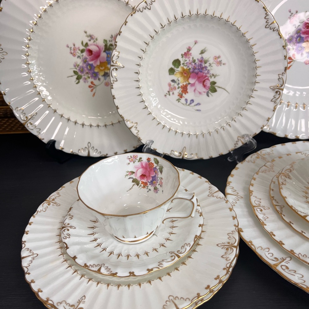 Elegant Floral Dinnerware Set with Gold Trim - Picture 6 of 10